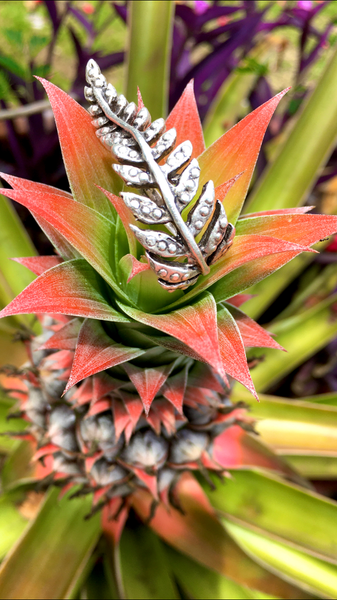 TURKISH LONG OLIVE LEAF STATEMENT SILVER METAL RING.