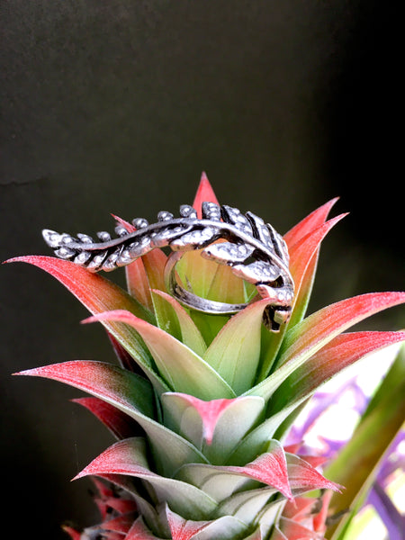 TURKISH LONG OLIVE LEAF STATEMENT SILVER METAL RING.
